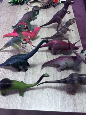 Dinosaur figures like new, collection of 27 pieces