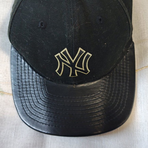 New Era 9FIFTY New York Yankees hat like new, black