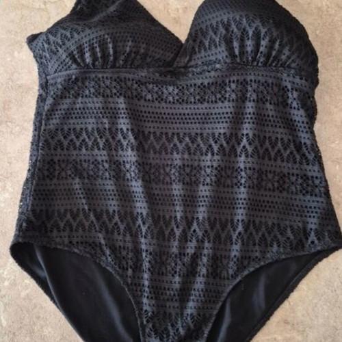 One-piece swimsuit black size L like new with removable padding