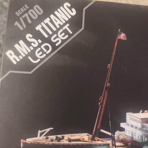 R.M.S. Titanic LED Set model kit 1/700 scale, Academy