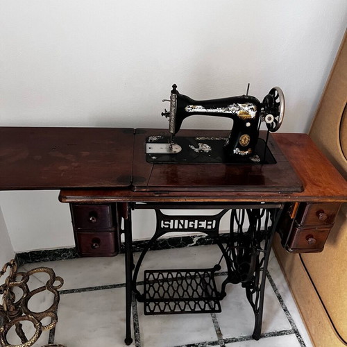 Singer sewing machine furniture functional used antique
