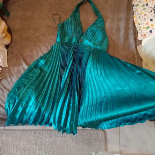 Women's dress with pleats green emerald medium like new