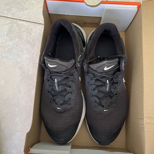 Nike Renew Run 3 athletic shoes size 43 used, black