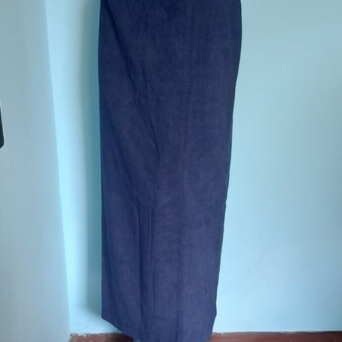 Velvet long skirt with slits and snake print like new