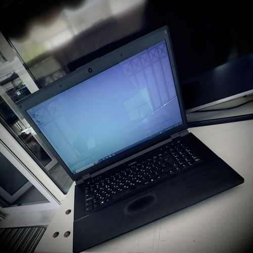 Turbo X laptop like new, Intel Core i5, 17.3 inch, 8GB RAM, 120GB SSD