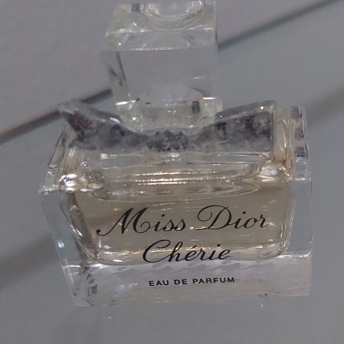 Miss Dior Chérie Eau de Parfum 5 ml like new collectible mini perfume