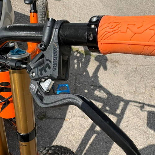 Santa Cruz V10 Full Carbon mountain bike like new, 27.5" wheels