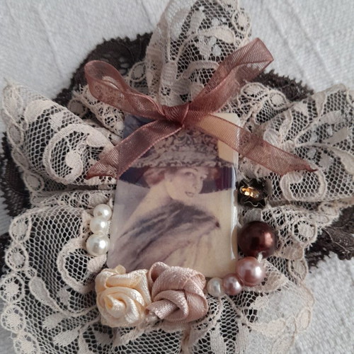 Handmade vintage brooch with lace, ribbons & resin