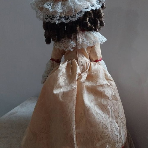 Victorian Porcelain Doll Collector's Edition like new