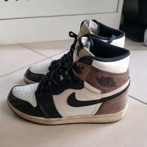 Jordan 1 Retro High Dark Mocha sneakers like new, size 41
