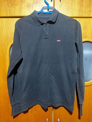 Levi’s long-sleeve polo used, size medium, black