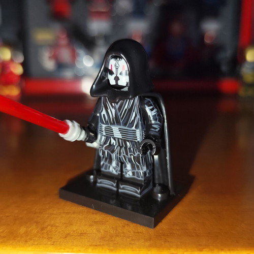 Φιγούρα Darth Nihilus σαν καινούργιο με βάση και lightsaber