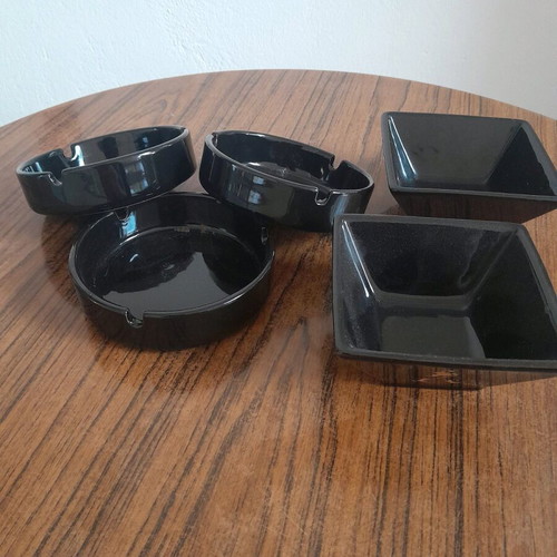Drink set like new with 6 glasses, ice bucket, ashtrays and opener