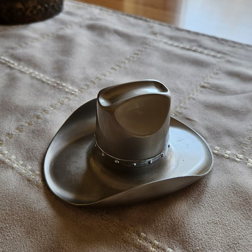 Vintage hat-shaped lighter, iron