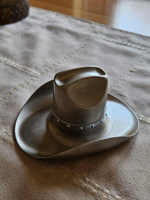 Vintage hat-shaped lighter, iron