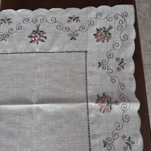Square table linen with pink flowers new condition 86x86 cm