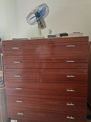 Dark large chest of drawers with 6 drawers