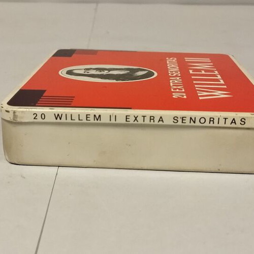 Willem II metal cigar case used, vintage collectible