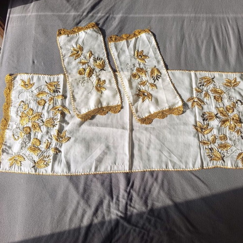 Set of 3 vintage gold-embroidered linens like new
