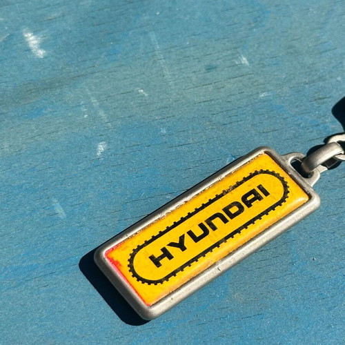 Hyundai vintage metal keychain 5.5 cm used, yellow logo