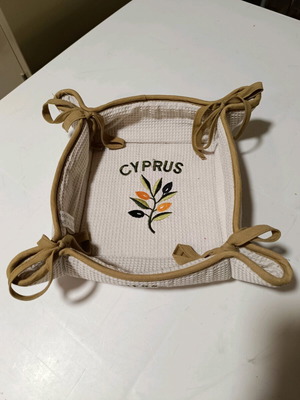 Cloth-lined bread basket like new, unused