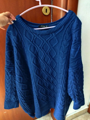Women's blue knitted long blouse like new, medium