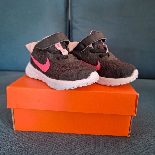 Adidas shoes size 21 like new, black with fuchsia details