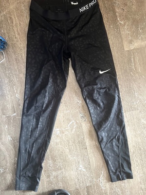 Nike Pro leggings leopard print like new, black