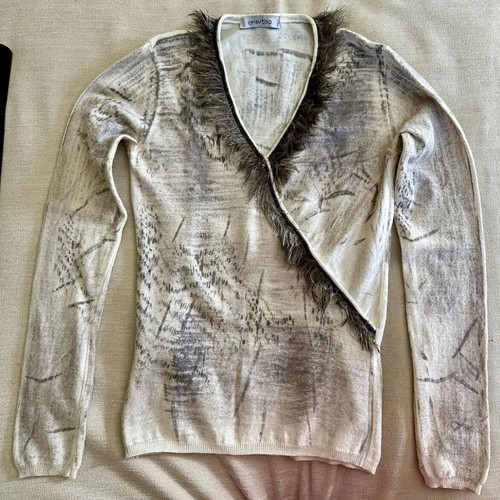 Woolen vintage sweater elegant with feathers like new