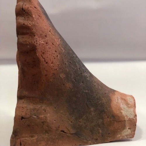 Ceramic akrokeramo used with anthemion pattern