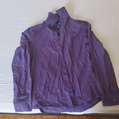 Purple H&M shirt like new with extra buttons, size S