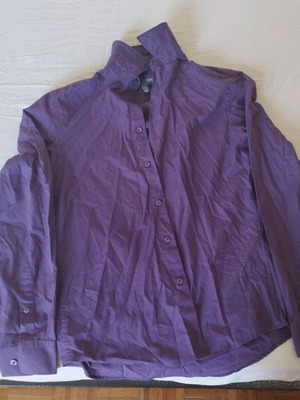 Purple H&M shirt like new with extra buttons, size S