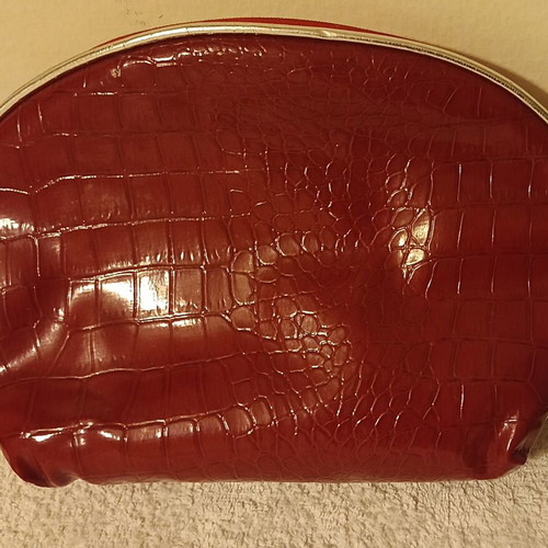 Kenneth Cole set of 2 new burgundy toiletry bags with zipper, faux croc