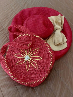 Large beach hat like new with gift straw bag red-beige