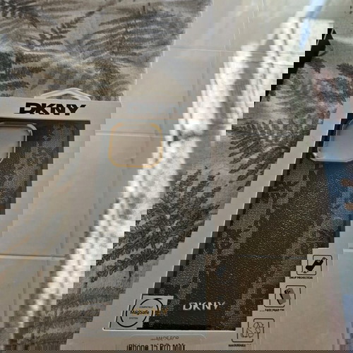 Θήκες iPhone 15 Pro Max σαν καινούργιες, 9 τεμάχια με powerbank και τζαμάκια Spigen