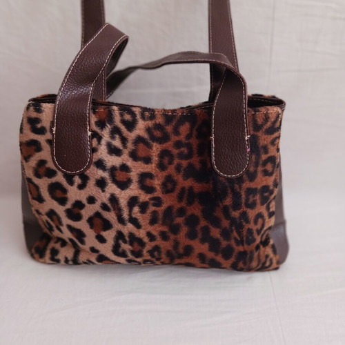 Leopard Print Handbag like new, medium size, brown