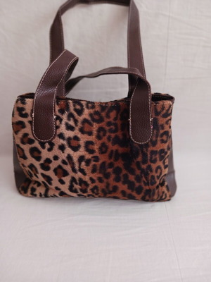 Leopard Print Handbag like new, medium size, brown