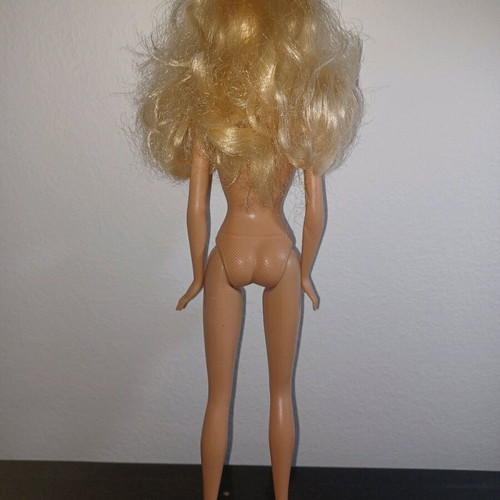Barbie beach party doll used without swimsuit