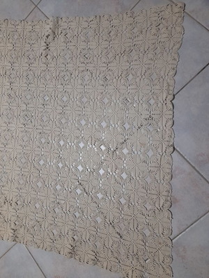 Handmade lace tablecloth beige, like new, 82x82 cm