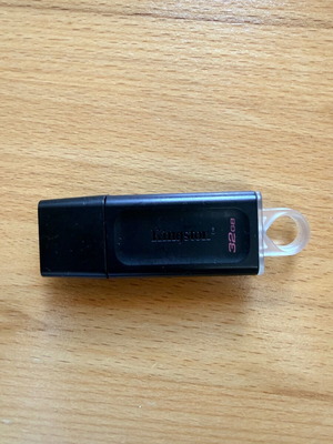 Kingston DataTraveler USB Stick 3.2 32GB like new, black