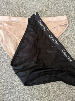 Calvin Klein panties new, set of 2, black and beige