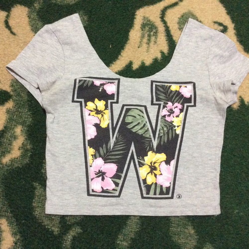 Tally Weill short teen blouse like new, grey multicolor