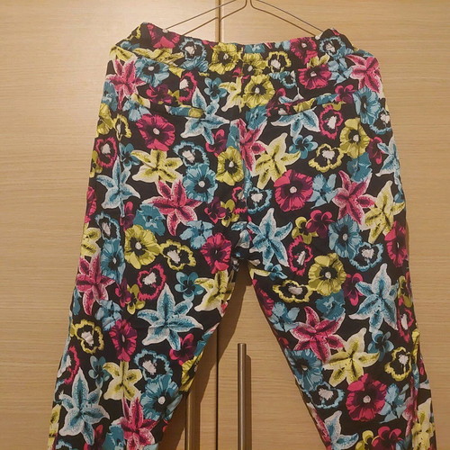 Tally Weijl colorful floral women's pants size Medium like new