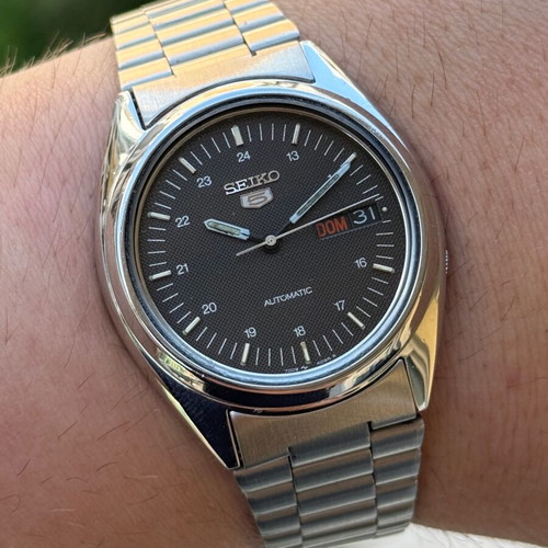 Seiko 5 Automatic Men's Watch Steel Sapphire Crystal Like New