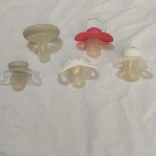 Set of pacifiers 0-6 months like new