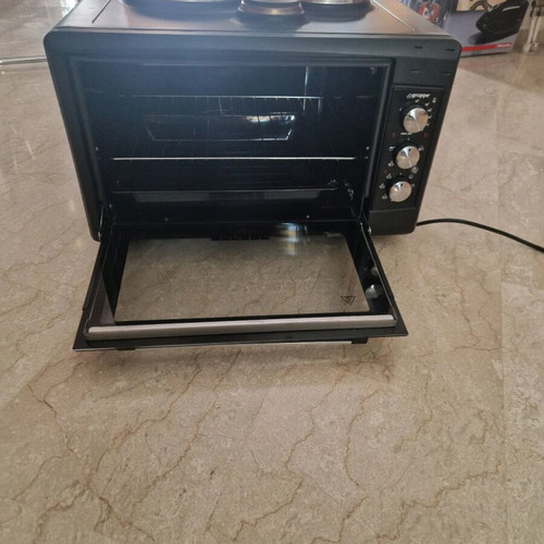 Oven with hotplates like new with baking tray