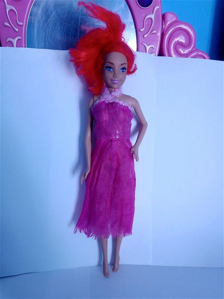  kokkinomalla koukla Barbie 28 cm