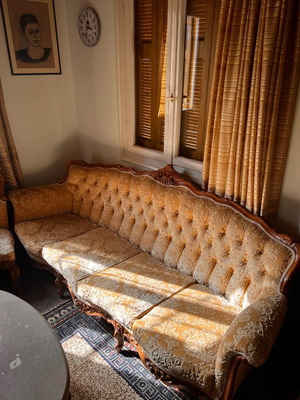 Classic living room set made of beech wood and velvet fabric like new