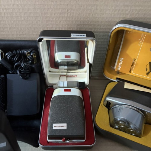 Electric shavers, set of 8