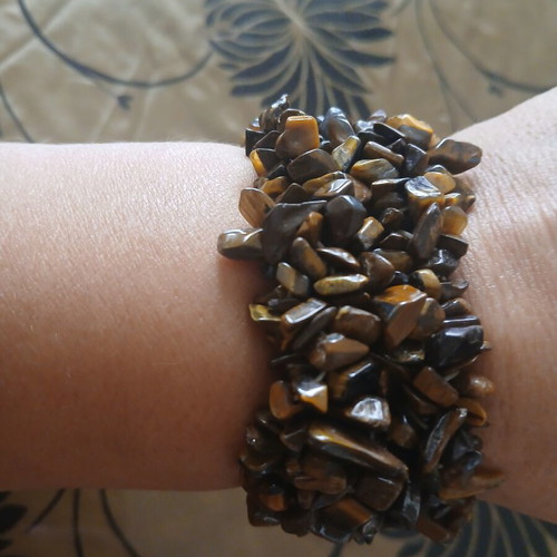 Wide bracelet with elastic made of tiger eye stone like new